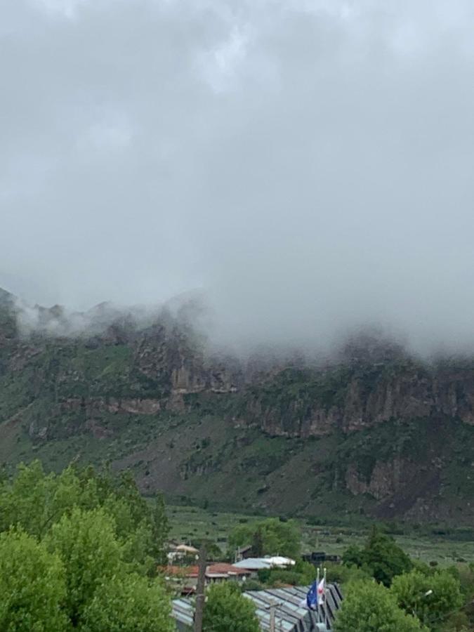 Guest House Oxygen Kazbegi Bagian luar foto