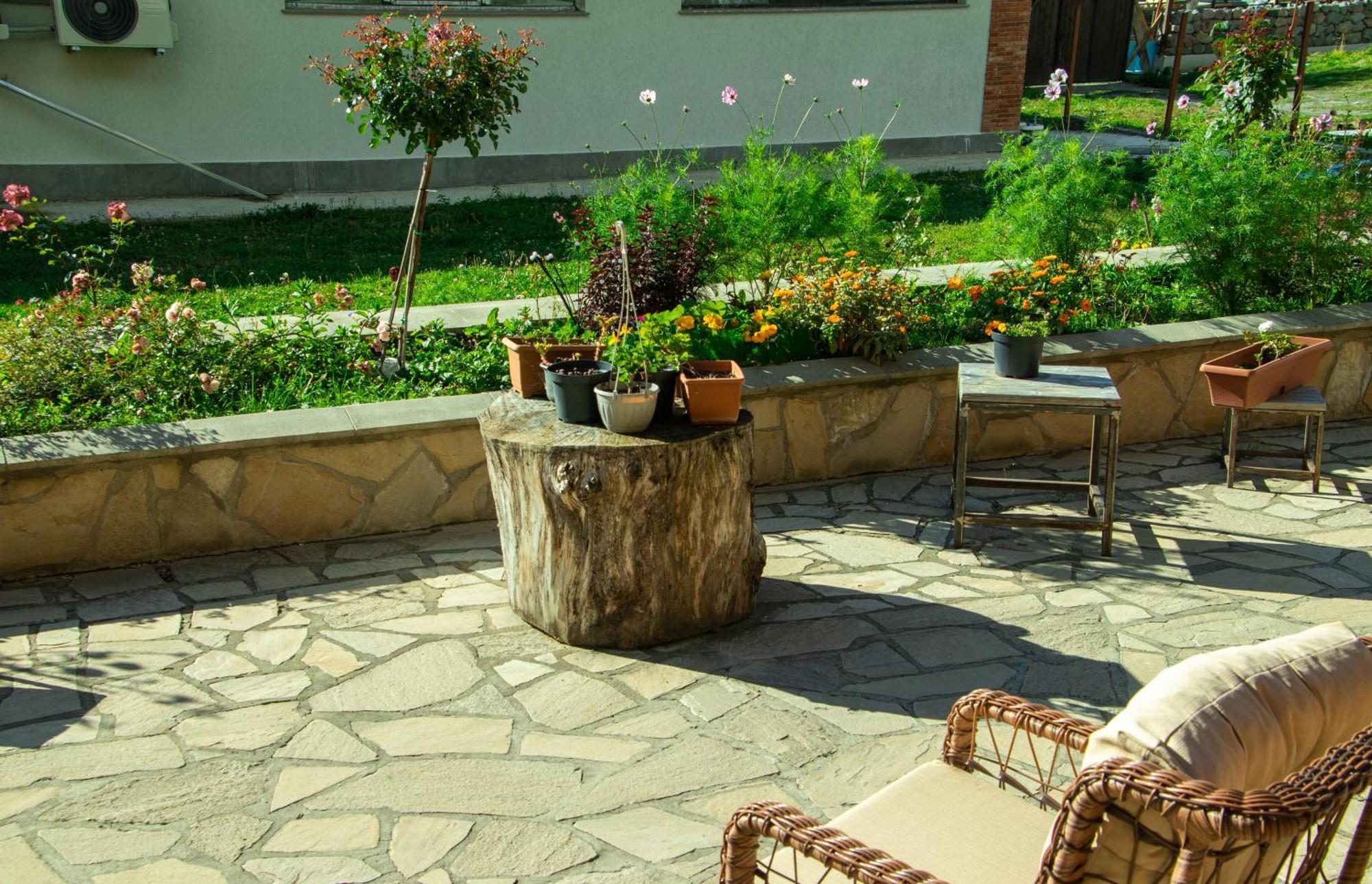 Guest House Oxygen Kazbegi Bagian luar foto