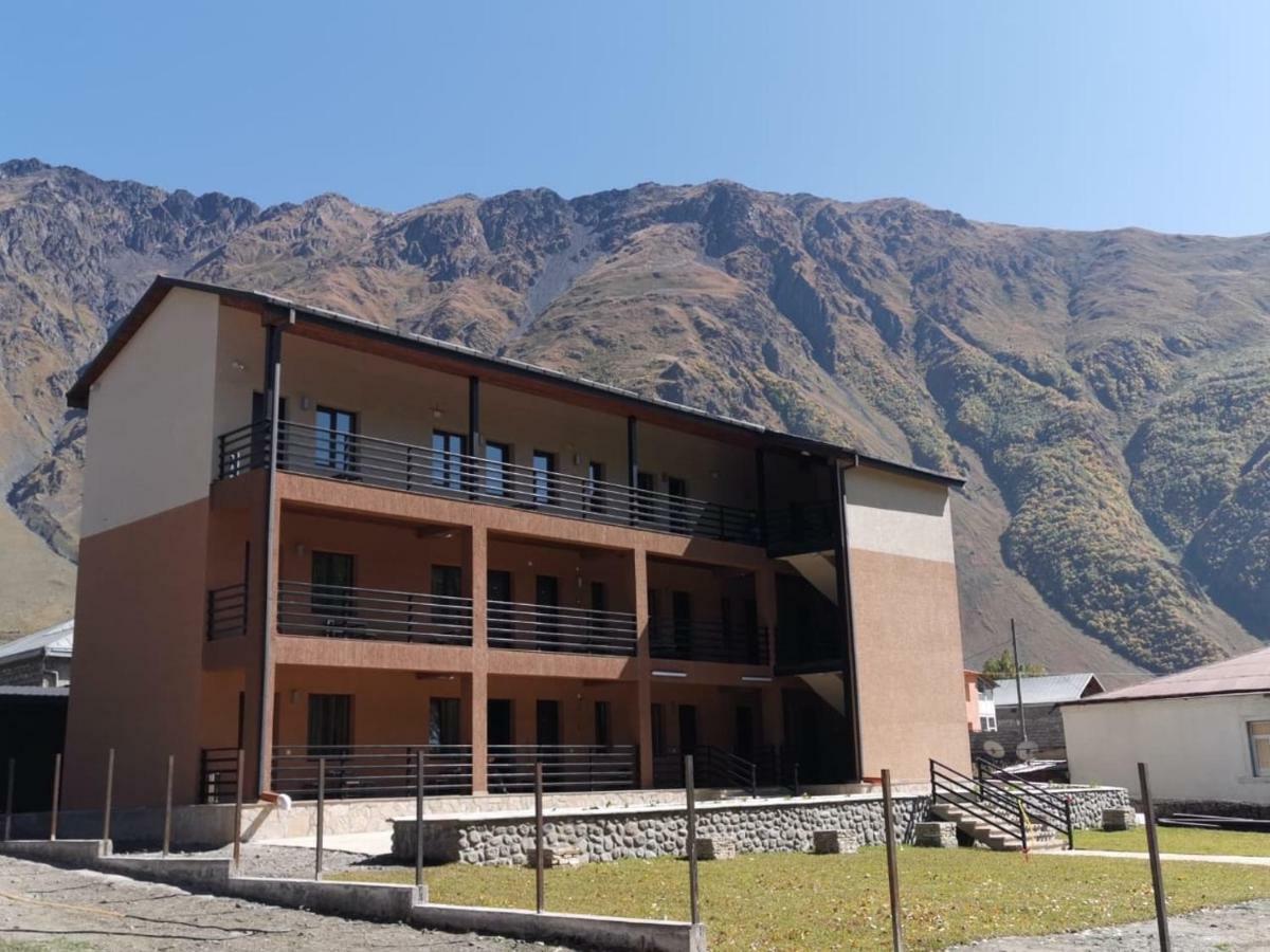 Guest House Oxygen Kazbegi Bagian luar foto